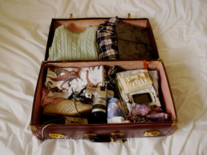 sognare valigia sul letto